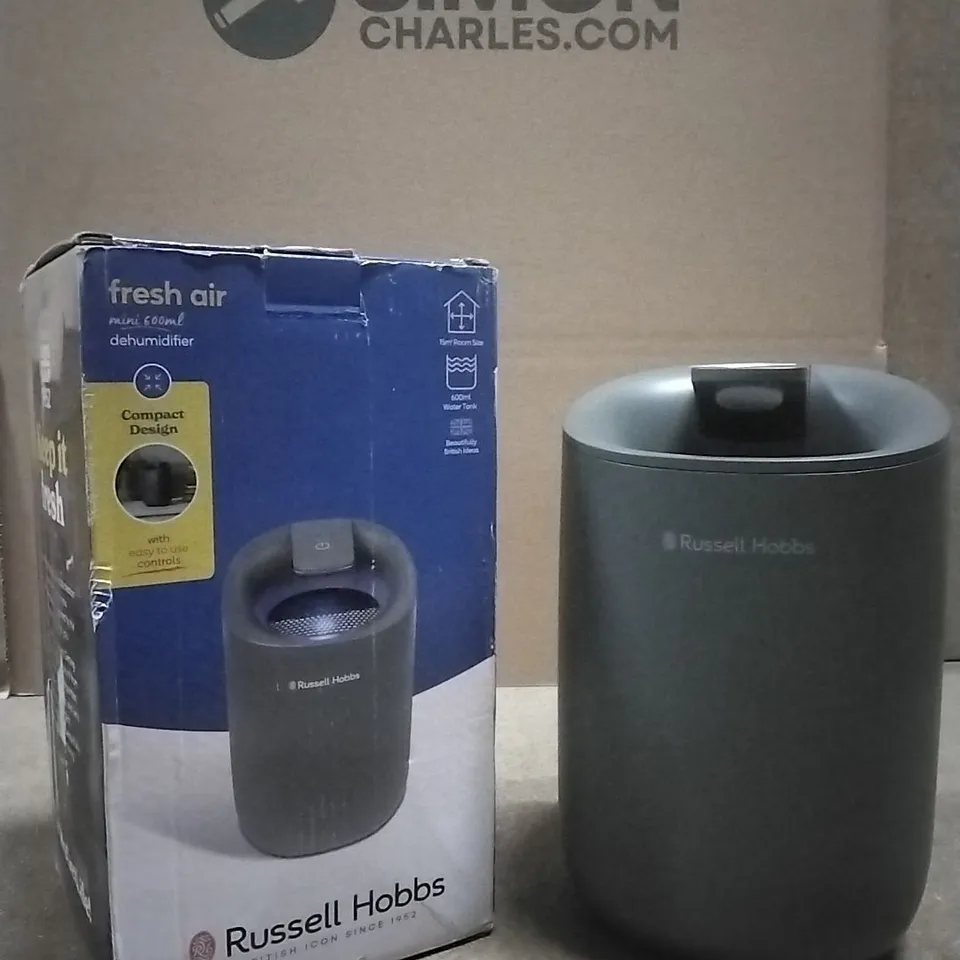 BOXED RUSSELL HOBBS FRESH AIR MINI 600ML DEHUMIDIFIER 