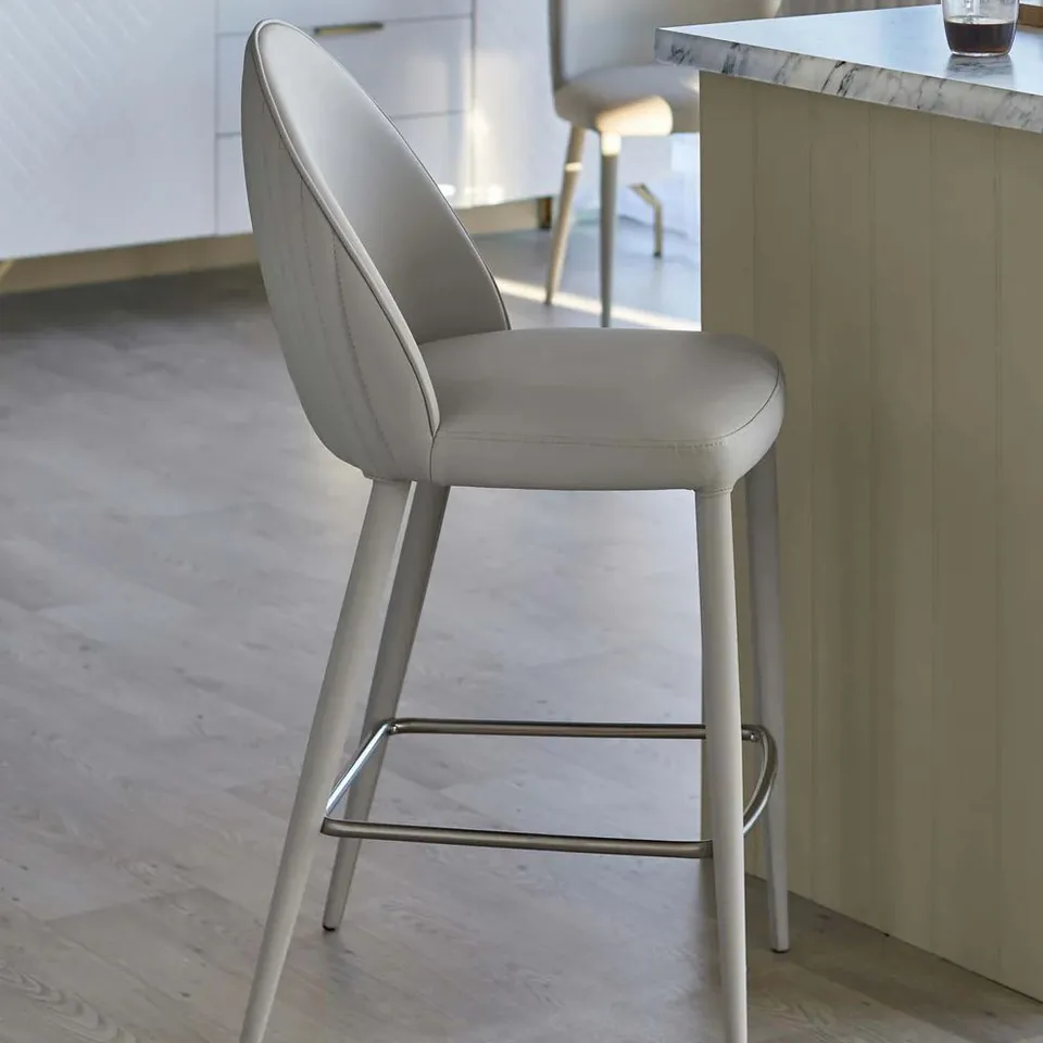 BOXED DANETTI SAYLOR LIGHT GREY FAUX LEATHER BAR STOOL