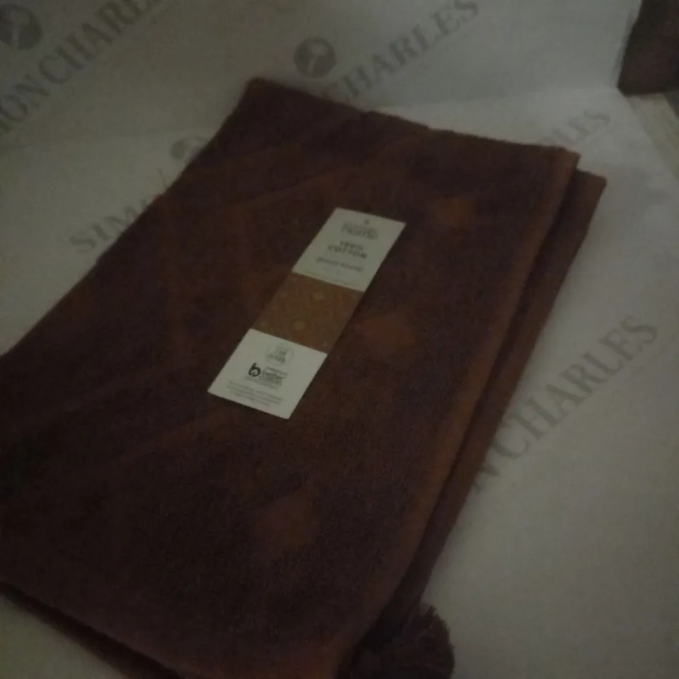 LOT OF 48 GUEST TOWELS 100% COTTON 40CM X 60CM