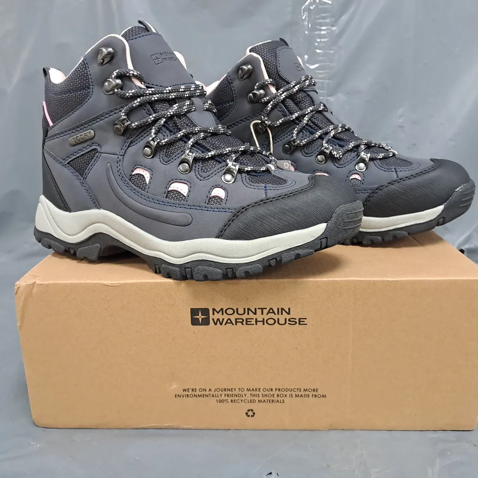 BOXED PAIR OF ADVENTURER WOMEN'S WATERPROOF WALKING BOOTS IN DARK PURPLE SIZE UK 5