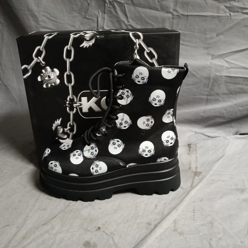 BOXED KOI WITCH BABY TRIDENT PLATFORM BOOTS IN BLACK - UK 10