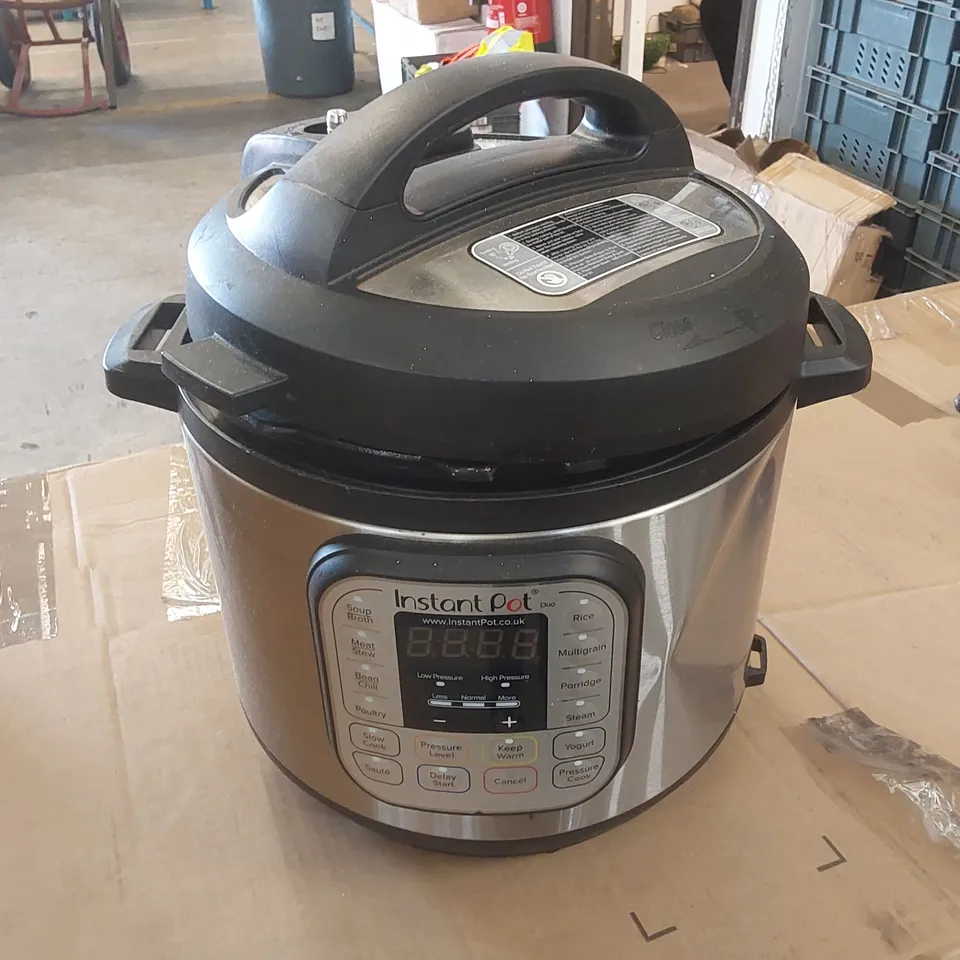 BOXED INSTA POT ELECTRIC PRESSURE COOKER - DUO 60