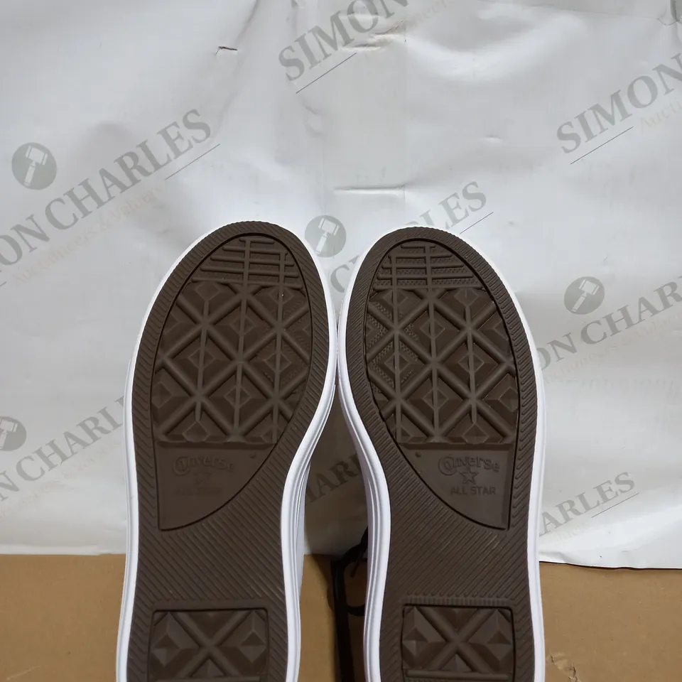 BOXED PAIR OF CONVERSE ALL STAR SIZE 5