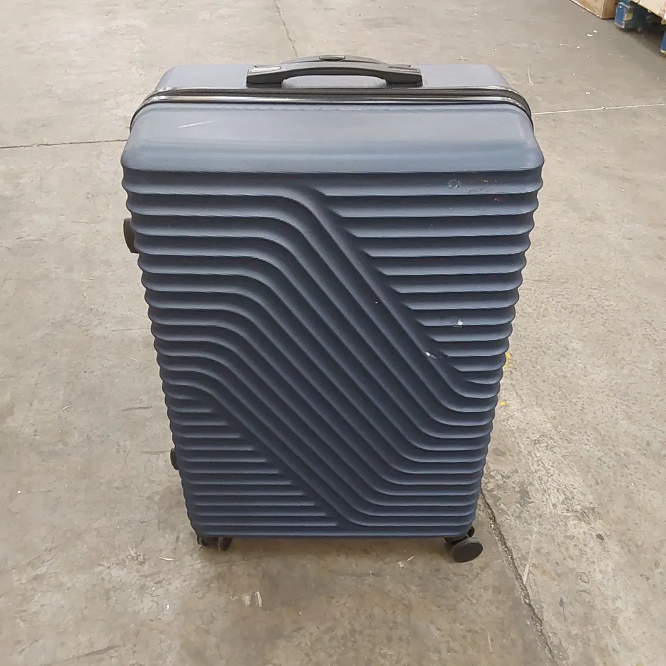 SET OF 3 TRAVEL SUITCASES