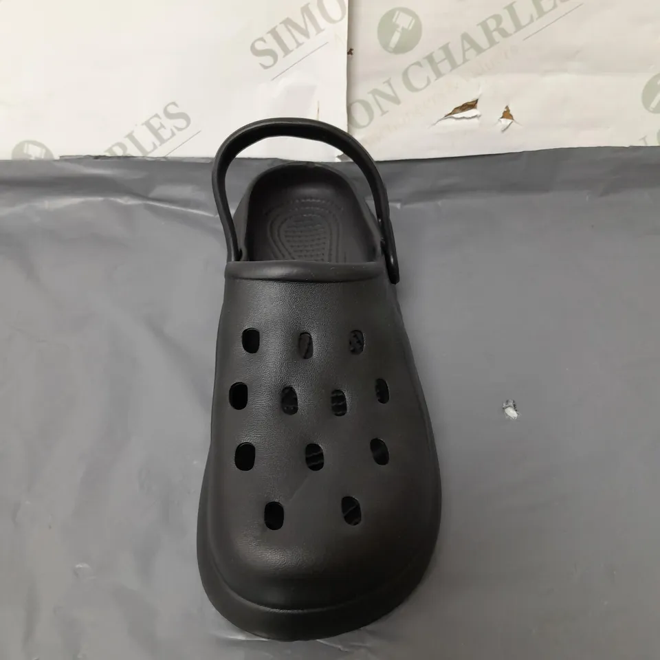 UNBRANDED BLACK CROCS SIZE EU 38/39