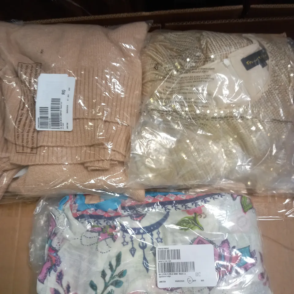 APPROXIMATELY 10 LADIES CLOTHING ITEMS. ASSORTED COLOURS, SIZES AND STYLES