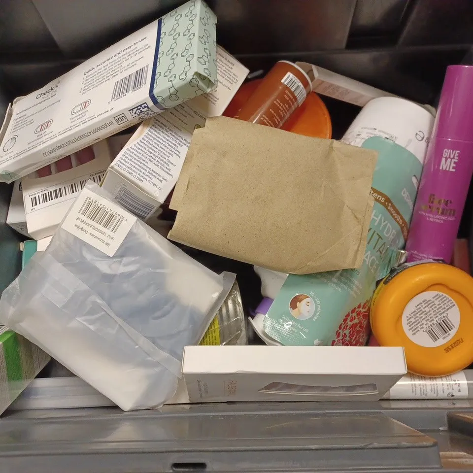 BOX OF APPROX 20 ASSORTED HEALTH AND BEAUTY ITEMS TO INCLUDE - COLGATE MAX WHITE EXPERT + TOOTHPASTE - WNP'L VASELINE - JML DENTAPIC SONIC 3000 ECT