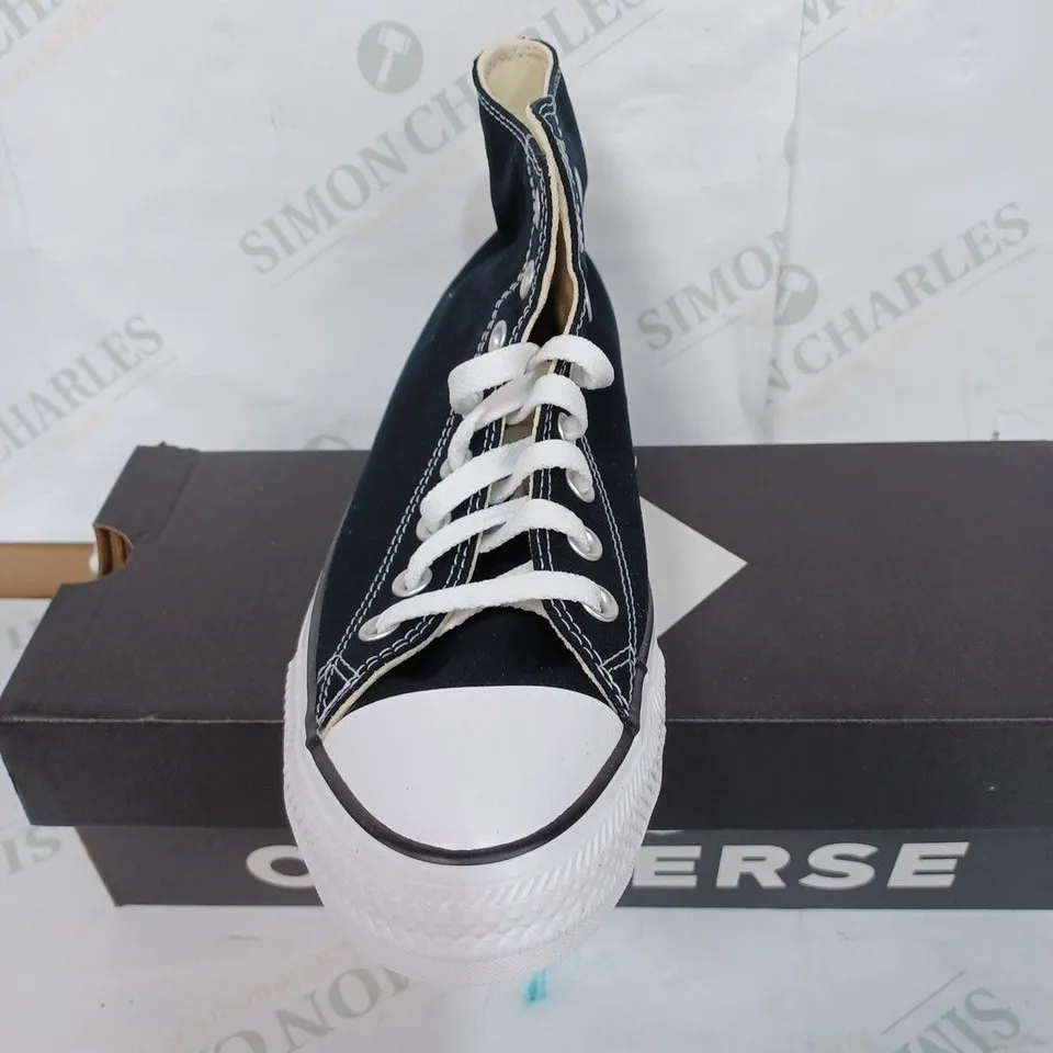 BOXED PAIR OF CONVERSE ALL STAR HI-TOP TRAINERS M9160C - BLACK & WHITE / SIZE: M7.5 W9.5 UK 