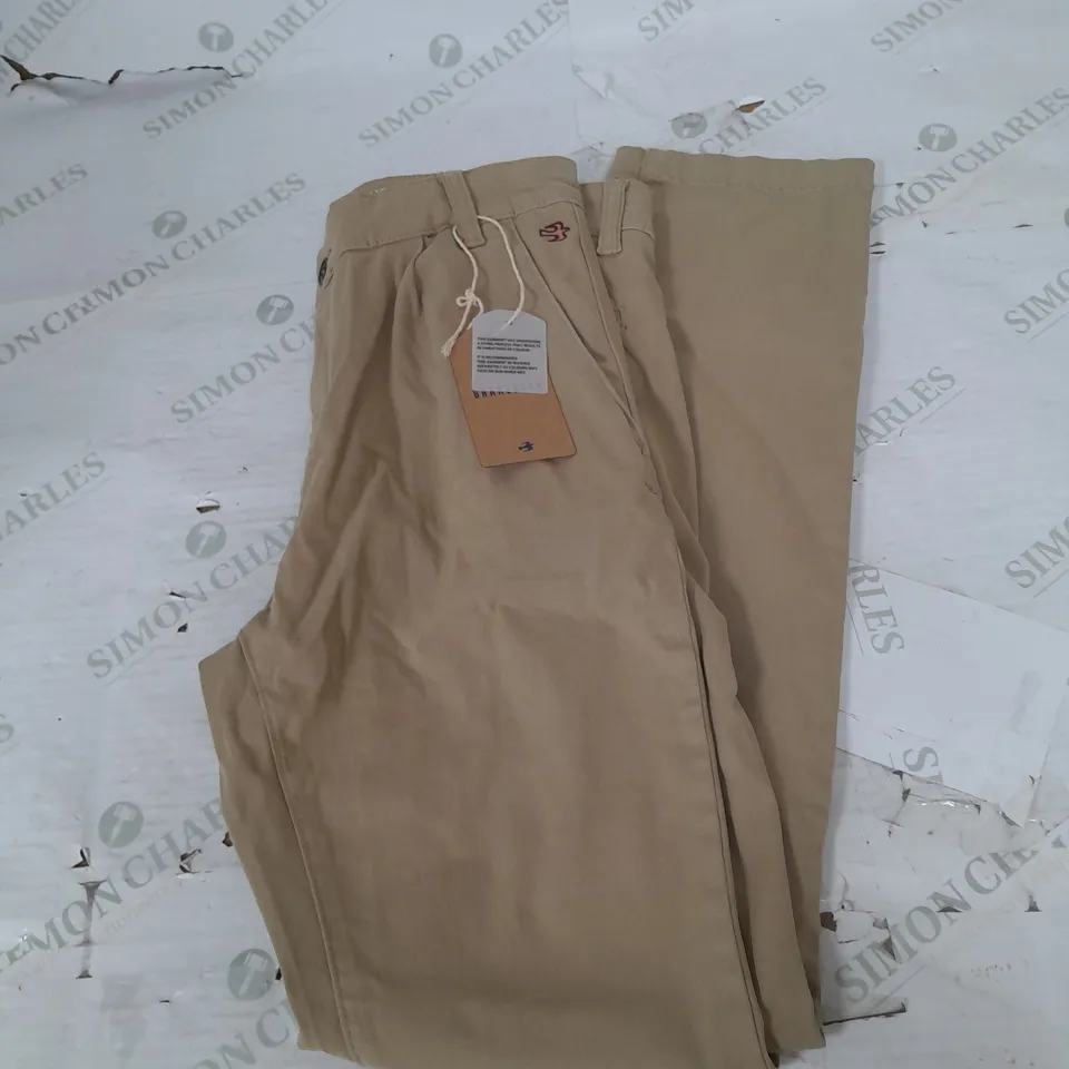 BRAKEBURN PLEAT FRONT CHINO IN BEIGE SIZE 32W