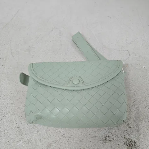 MINT GREEN WOVEN CROSSBODY BAG WITH SNAP CLOSURE