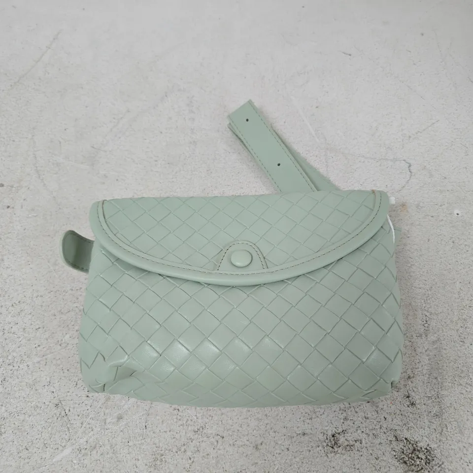 MINT GREEN WOVEN CROSSBODY BAG WITH SNAP CLOSURE