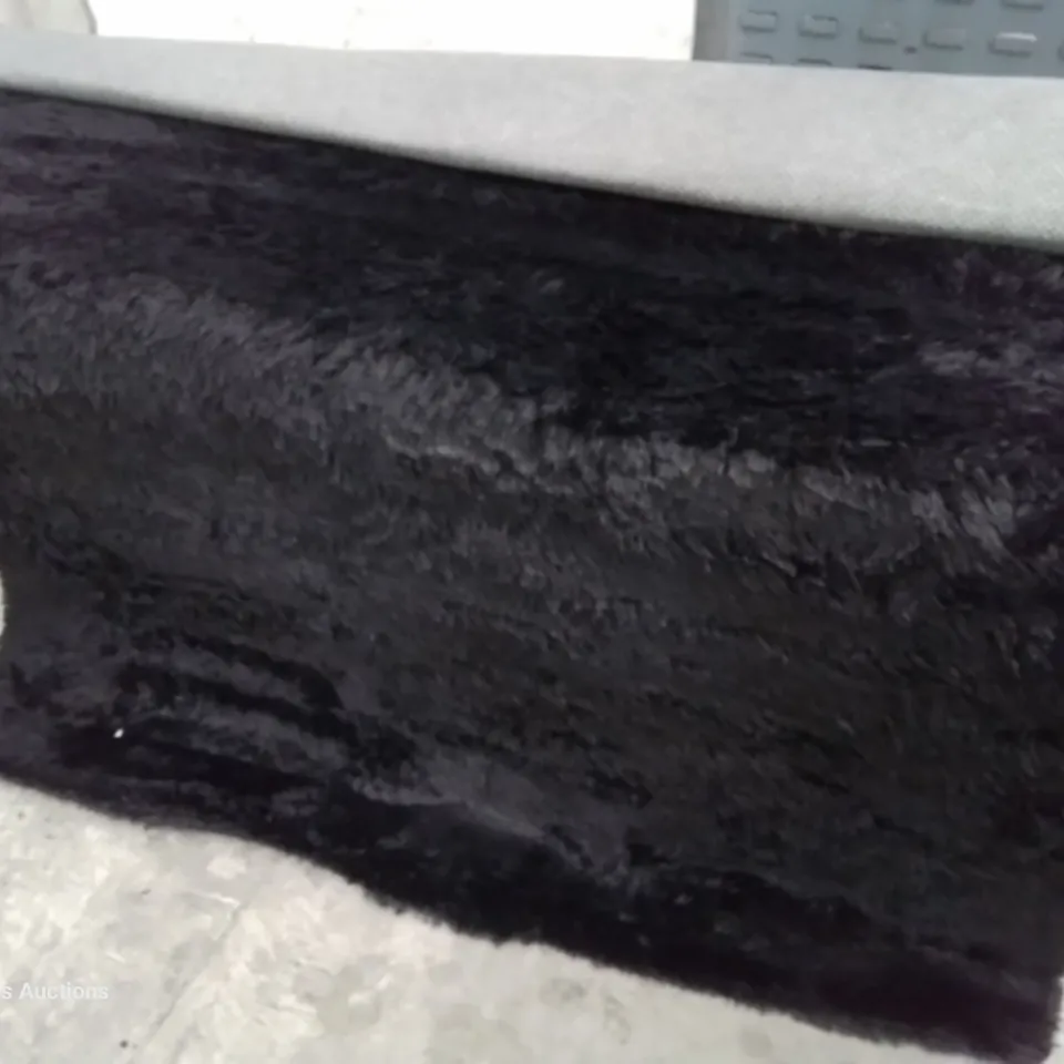 DESIGNER BRUNER FLUFFY HANDMADE TUFTED RUG APPROXIMATELY 180 × 210cm