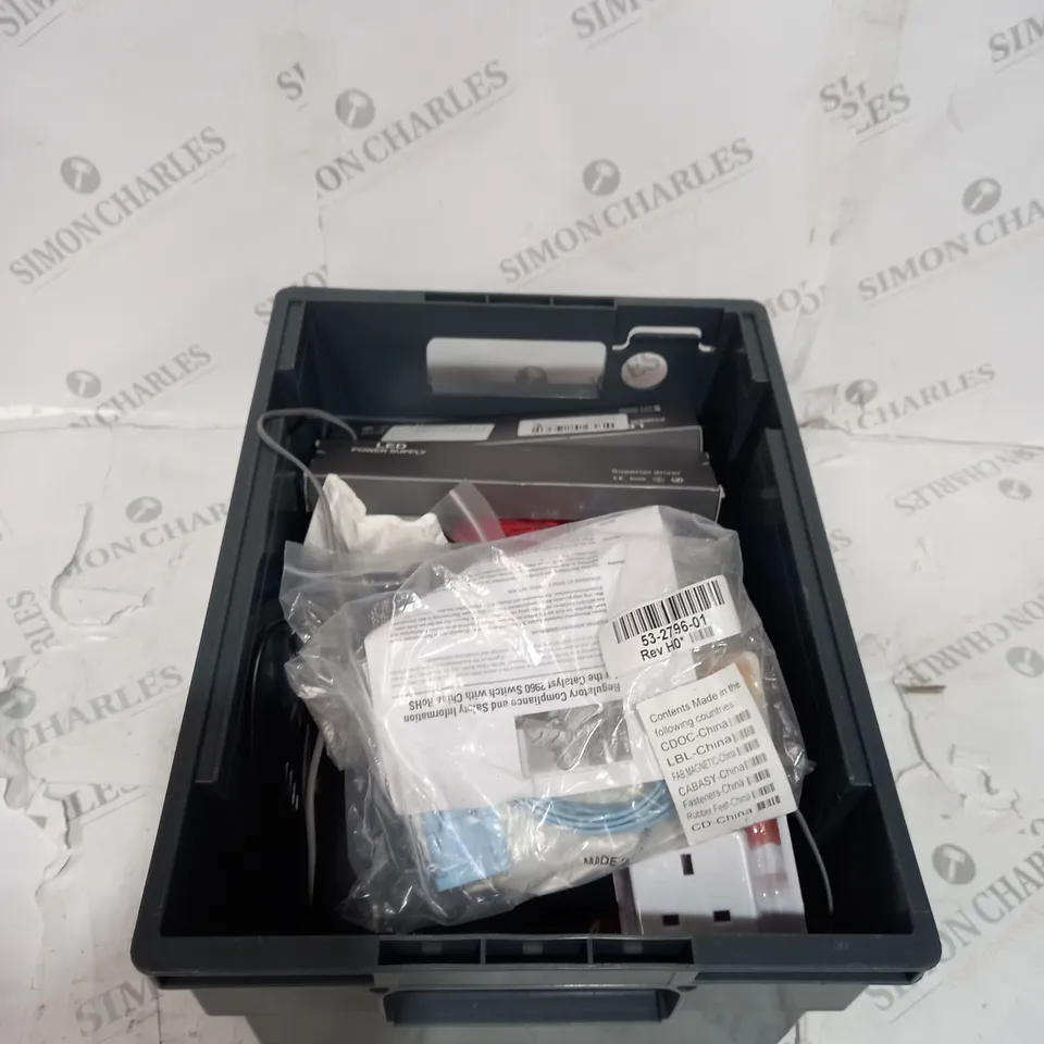TOTE OF APPROXIMATELY 15 ASSORTED ELECTRICAL  ITEMS TOO INCLUDE PLUGS , ADAPTORS AND CABLES 