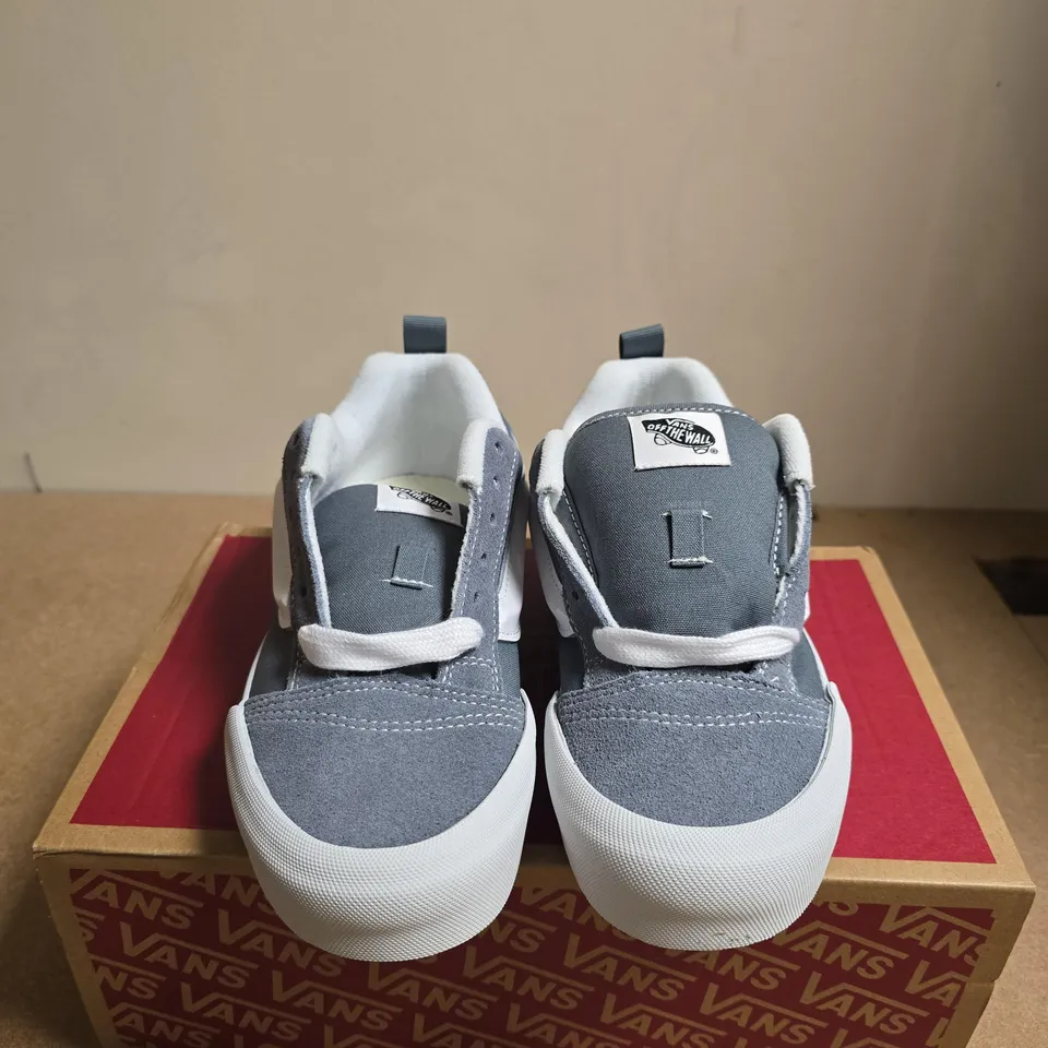 BOXED PAIR OF VANS KNU SKOOL TRAINERS - SIZE 4.5