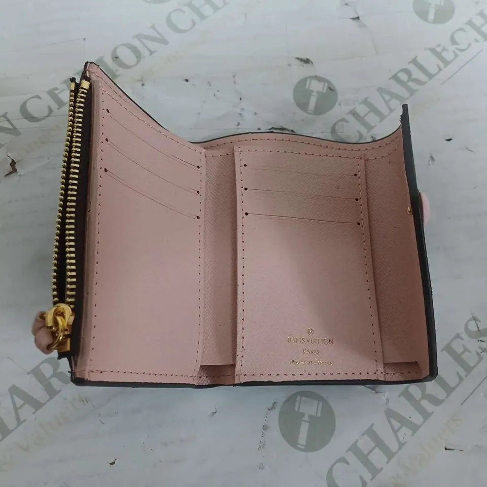 BOXED LOUIS VUITTON PURSE WITH PINK INSIDE 