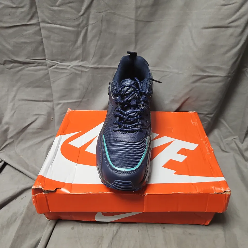 BOXED NIKE AIR MAX 90 SURPLUS NAVY/BLUE TRAINERS – MEN'S UK 10 (DC9389-400)