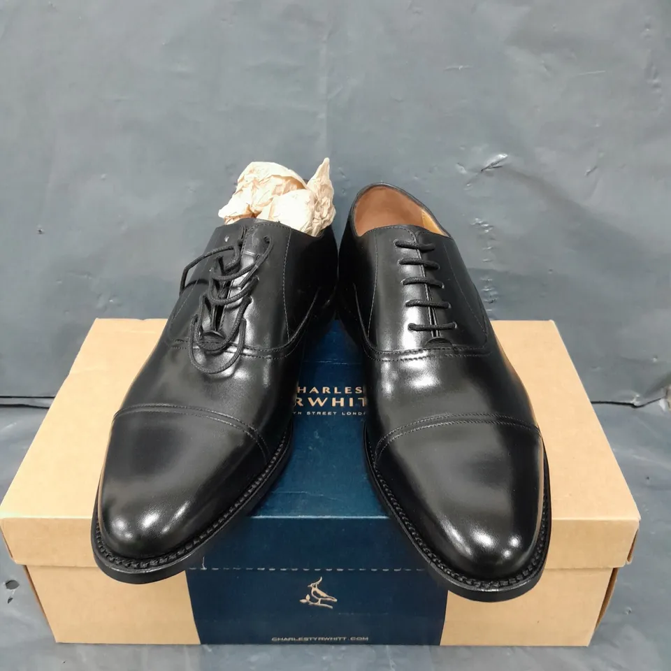 BOXED PAIR OF CHARLES TYRWHITT BLACK LEATHER OXFORD SHOES - 8.5