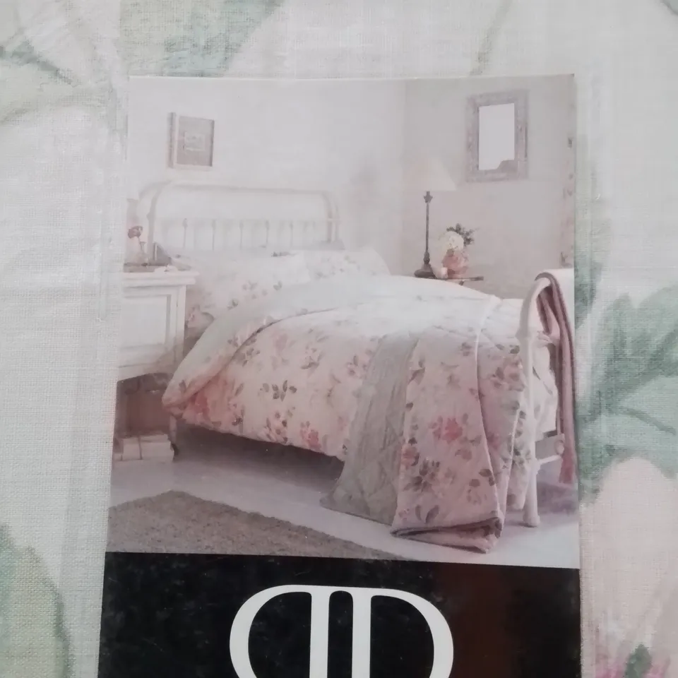 BRAND NEW DREAMS & DRAPES SUPER KING DUVET COVER SET WITH FLORAL DESIGN 