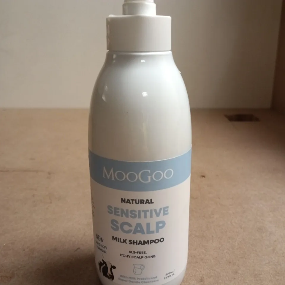 BOX OF APPROXIMATELY 10 ASSORTED BEAUTY PRODUCTS INCLUDING KIKO EYEHSADOW STICK, MOOGOO MILK SHAMPOO AND MEDIKS MOISTURISER