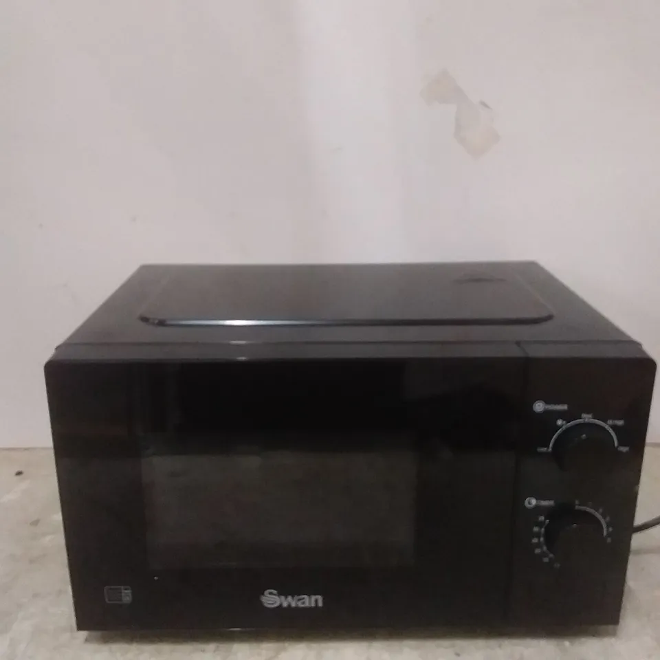 BOXED SWAN 20L 700W MANUAL MICROWAVE RRP £54
