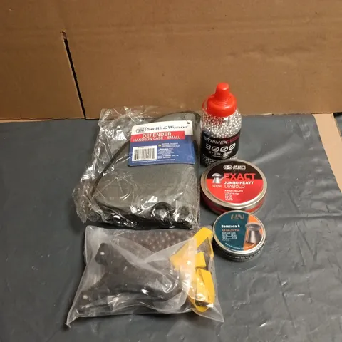 TOTE OF APPROXIMATELY 15 ASSORTED SPORTING GOODS ITEMS TO INCLUDE HANDGUN CASE, AIRGUN PELLETS ETC