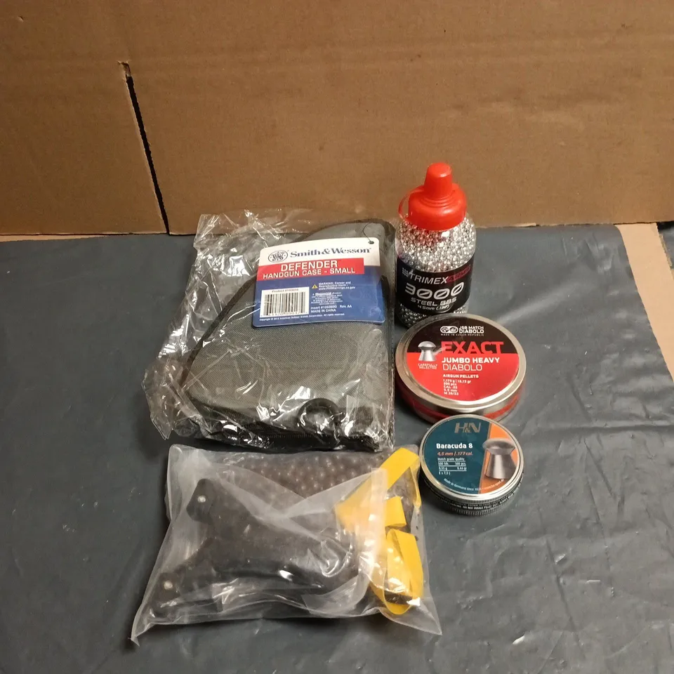 TOTE OF APPROXIMATELY 15 ASSORTED SPORTING GOODS ITEMS TO INCLUDE HANDGUN CASE, AIRGUN PELLETS ETC