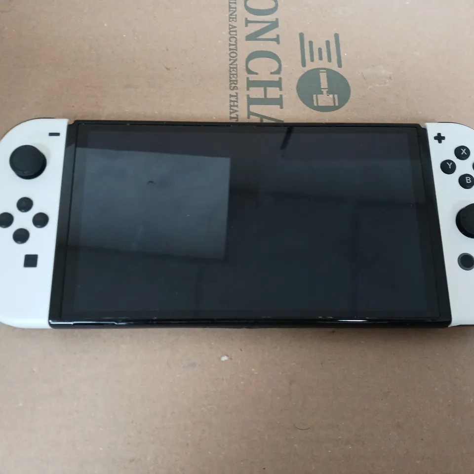 BOXED NINTENDO SWITCH OLED HANDHELD GAMES CONSOLE - WHITE RRP £399.99