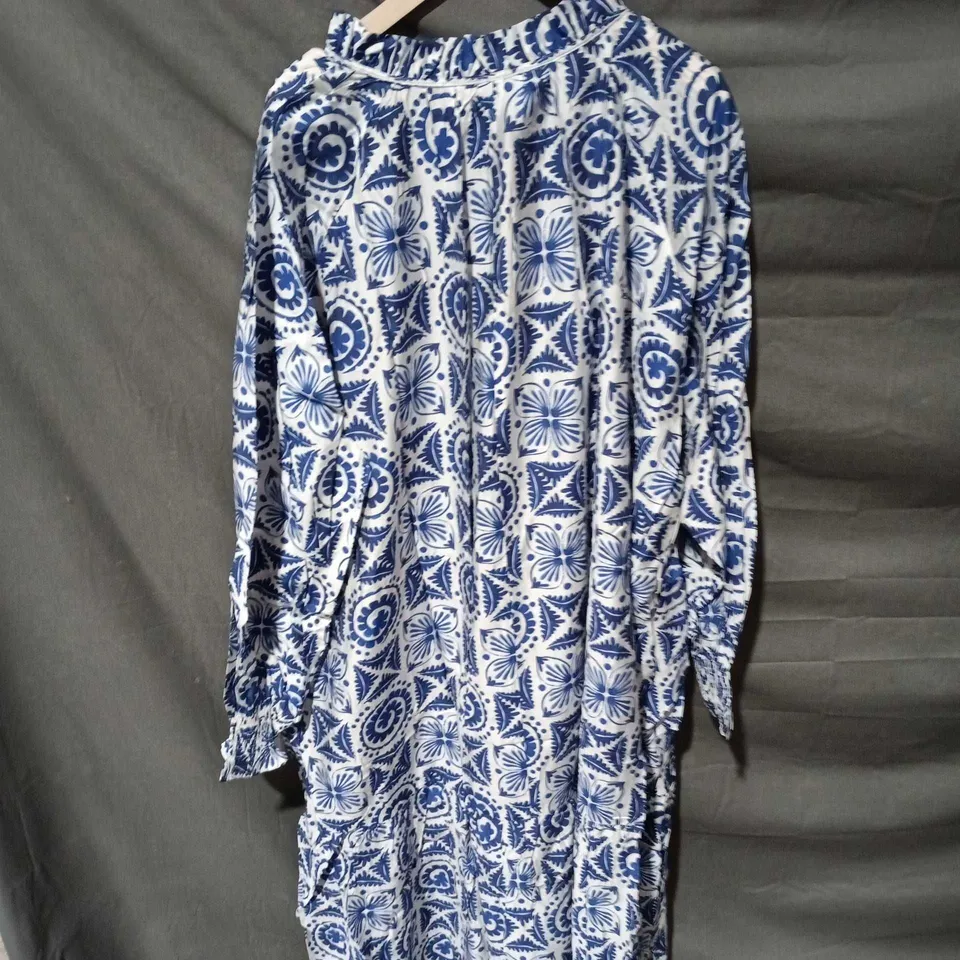 H&M WOMEN’S BLUE & WHITE FLORAL PRINT DRESS, EU 3XL (UK SIZE NOT SHOWN)