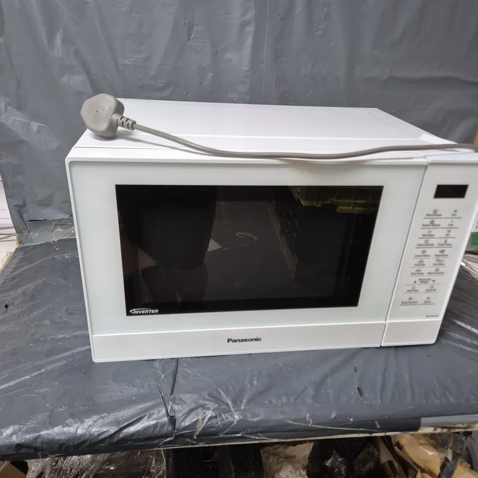 BOXED PANASONIC NN-ST45KWBPQ SOLO MICROWAVE