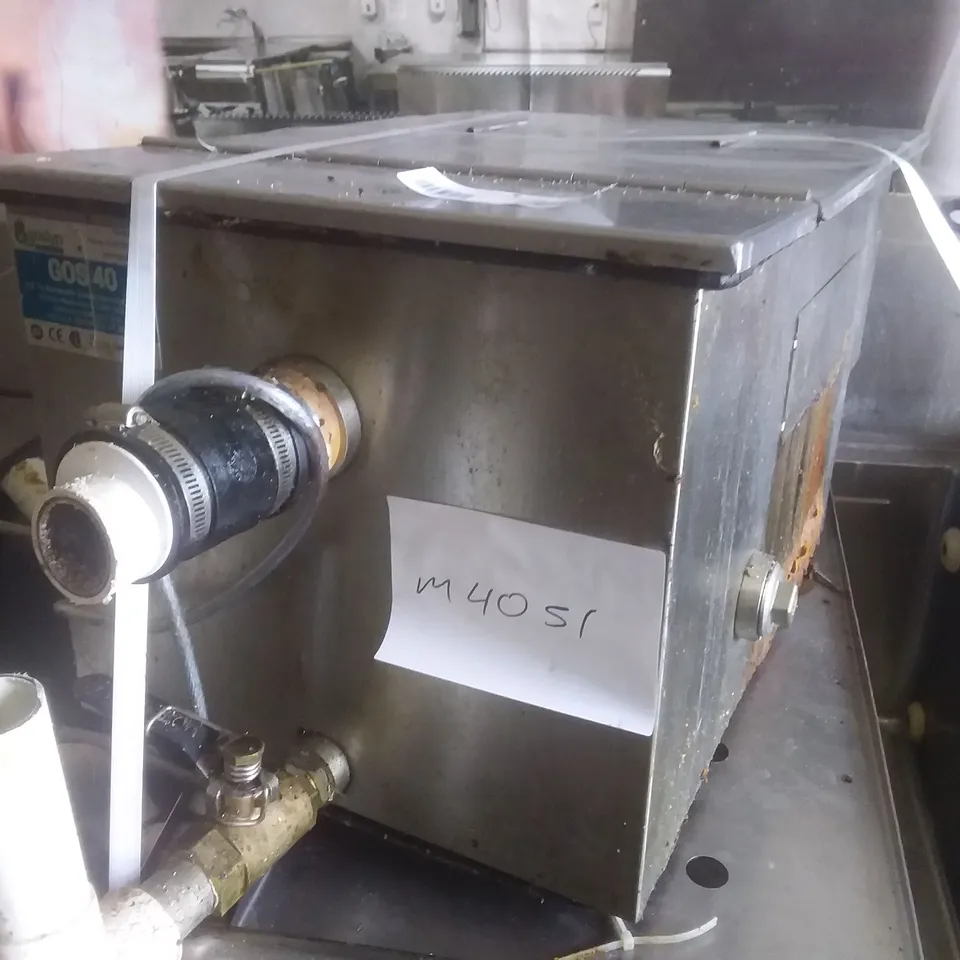 PALLET CONTAINING POWER SOAK COMMERCIAL WASHING STATION & AUTOMATIC GREASE REMOVAL DEVICE