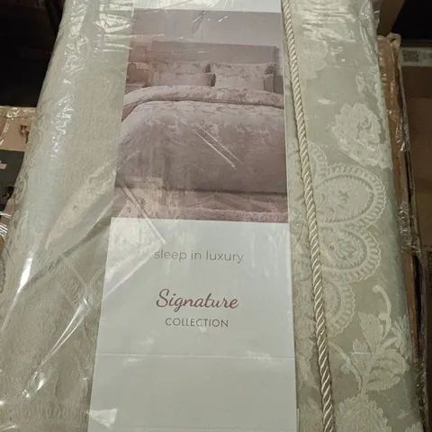 CATHERINE LANSFIELD SIGNATURE COLLECTION DOUBLE DUVET SET IN CHAMPAGNE