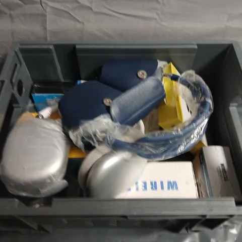 TOTE OF APPROX 10 ASSORTED HEADPHONES 