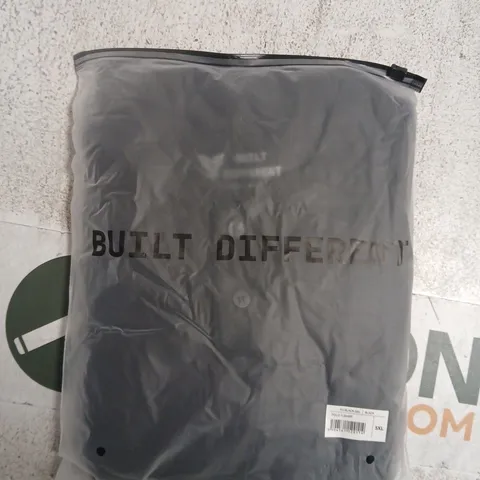 BAGGED BUILT DIFFERENT POLO T-SHIRT IN BLACK SIZE 5XL