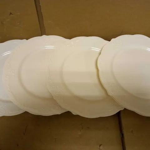 SILVER SPOONS VINTAGE COLLECTION 30 PIECE SET OF PLASTIC PLATES