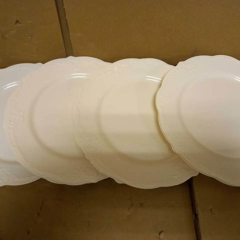 SILVER SPOONS VINTAGE COLLECTION 30 PIECE SET OF PLASTIC PLATES