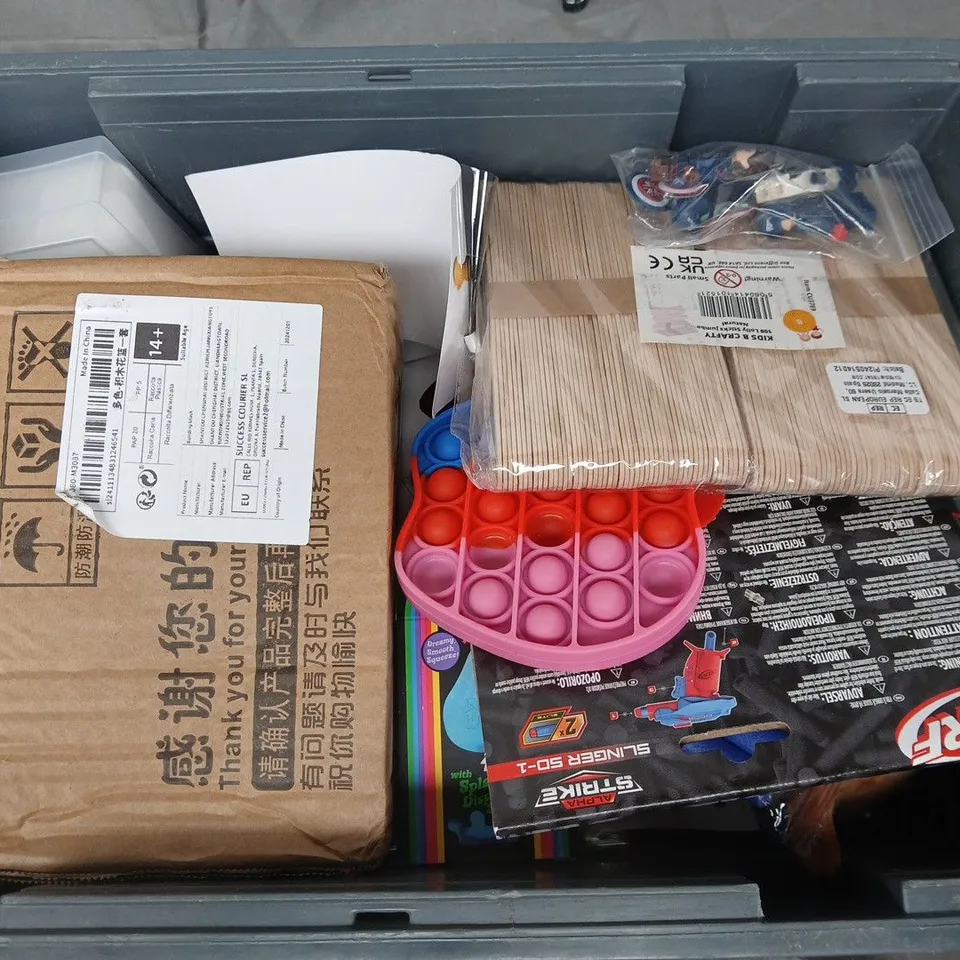 APPROXIMATELY 15 ASSORTED TOYS & GAMES TO INCLUDE DREAM DROP, NERF ALPHA STRIKE, DESKTOP MINI GOLF, ETC