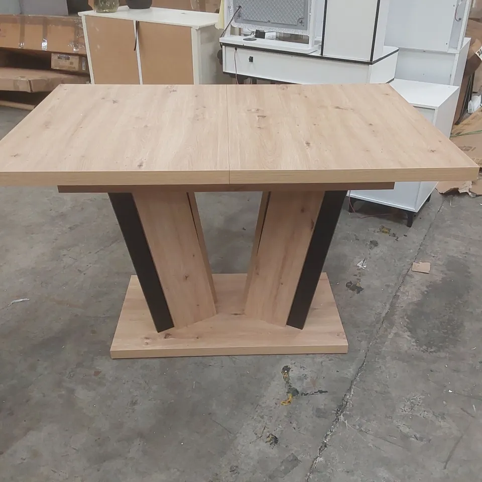 EXTENTABLE DINING TABLE DOHA