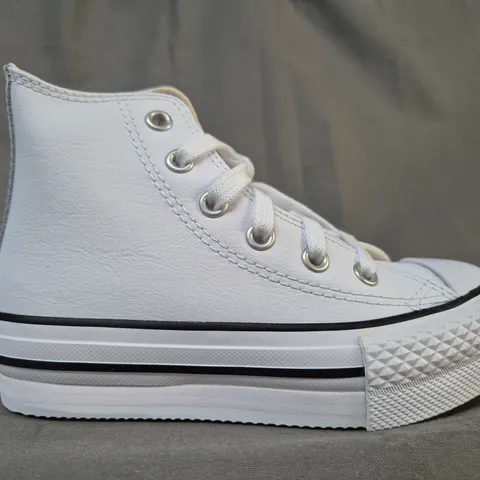 BOXED PAIR OF CONVERSE KID'S SHOES IN WHITE UK SIZE 11