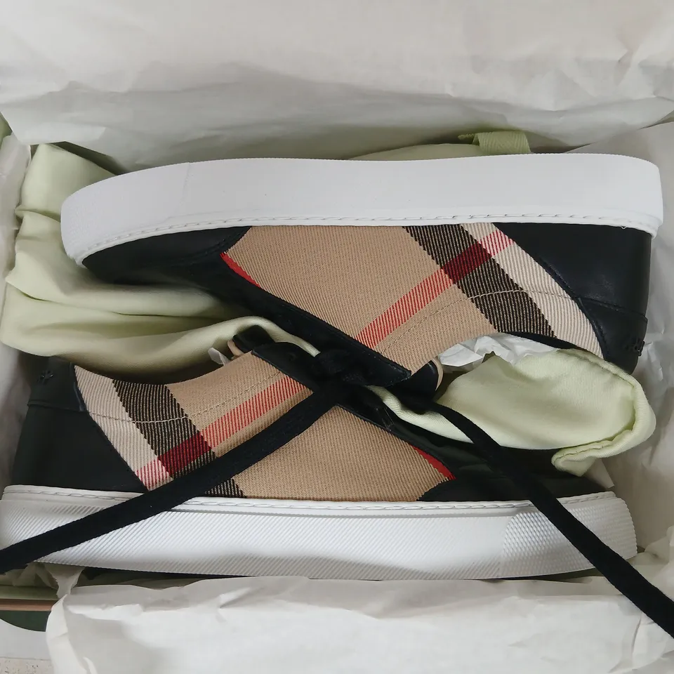 BURBERRY LOW TOP SNEAKER - UK 3 (EU 36), BLACK LEATHER WITH BEIGE BURBERRY CHECK