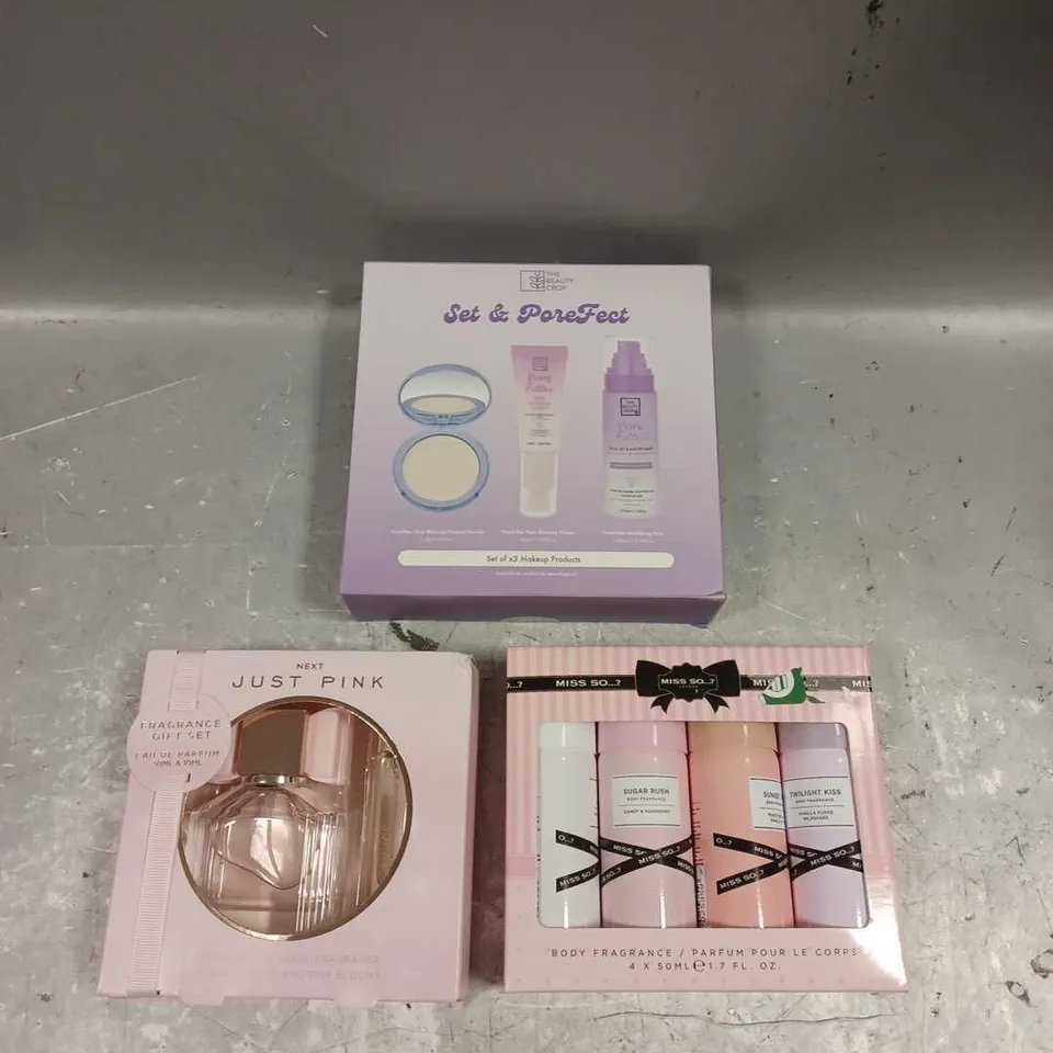 LOT OF 3 ASSORTED COSMETIC BOXSETS TO INCLUDE - THE BEAUTY CROP SET & POREFECT - MISS SO..? BODY FRAGRANCES - NEXT JUST PINK FRAGRANCE GIFT SET