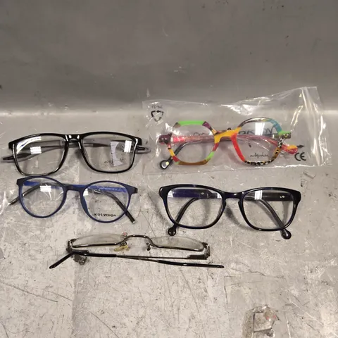 APPROXIMATELY 10 ASSORTED GLASSES/SUNGLASSES IN VARIOUS DESIGNS