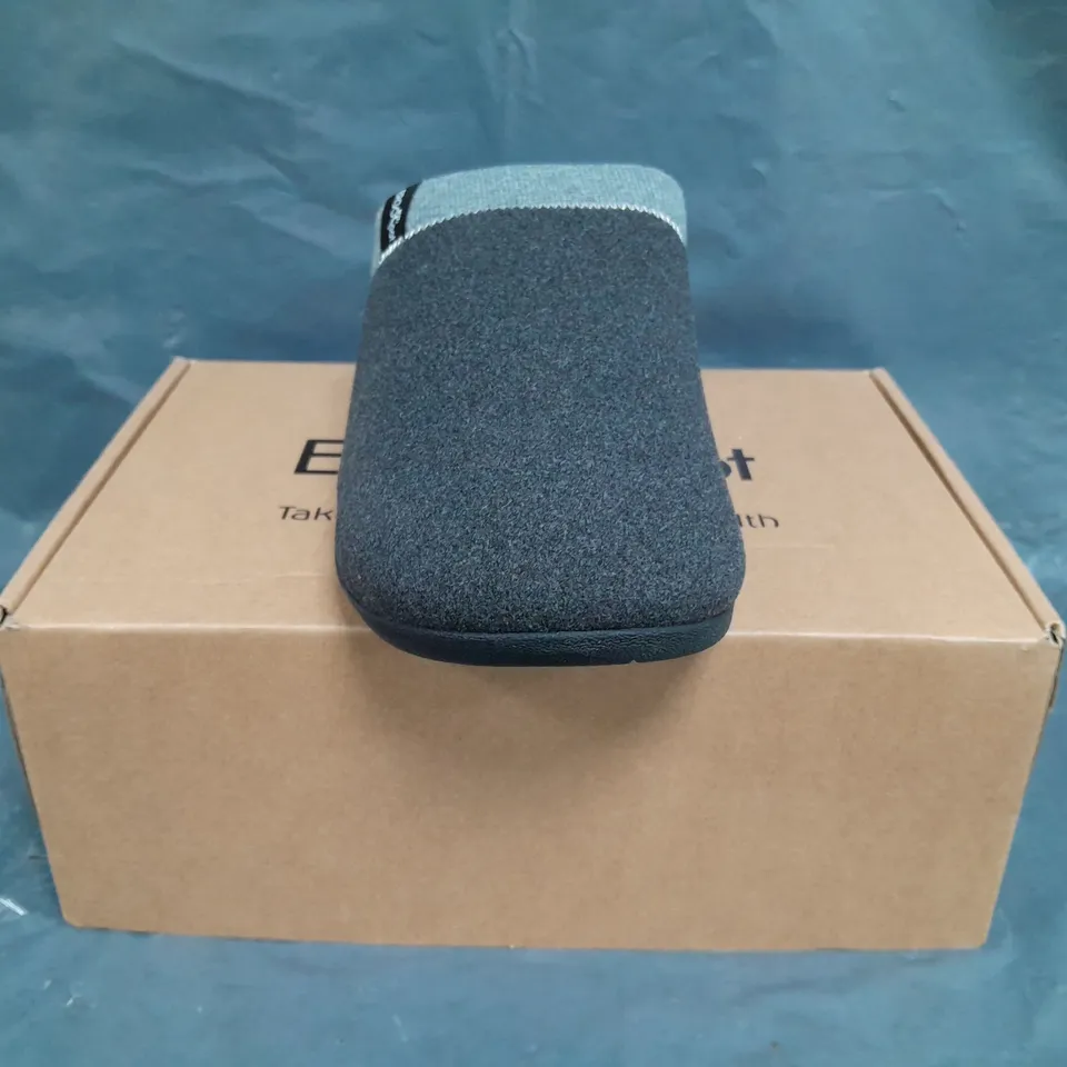 BOXED PAIR OF ERGOFOOT SLIPPERS IN GREY SIZE UK 8