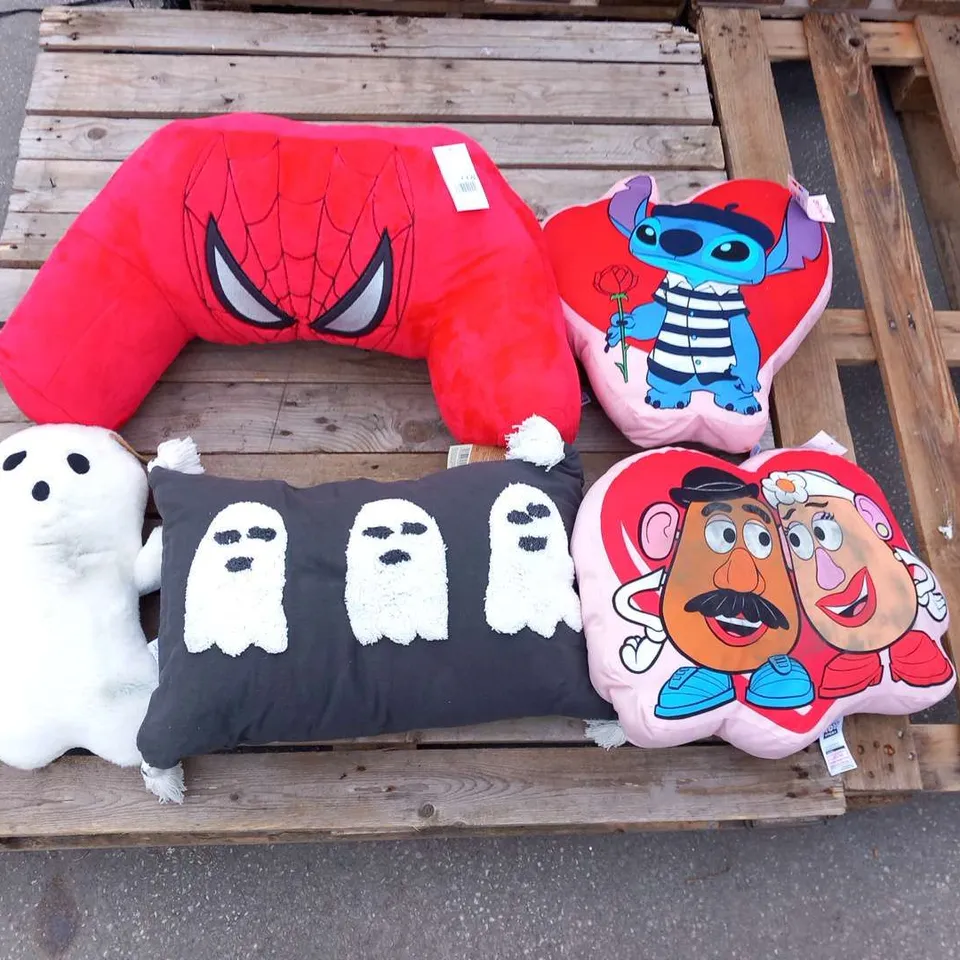 EIGHT ASSORTED CUSHIONS TO INCLUDE; TOY STORY, LILO AND STITCH AND SPIDERMAN