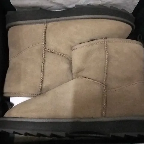 3 SHOE BOXES CONTAINING 2 × MODA IN PELLE PERIAR WEDGE LIGHT BLUE SUEDE SANDAL UK SIZE 8, 1 × EMU AUSTRAILIA CORIANDER CROC SHARKY MINI BOOTS - SIZE 6