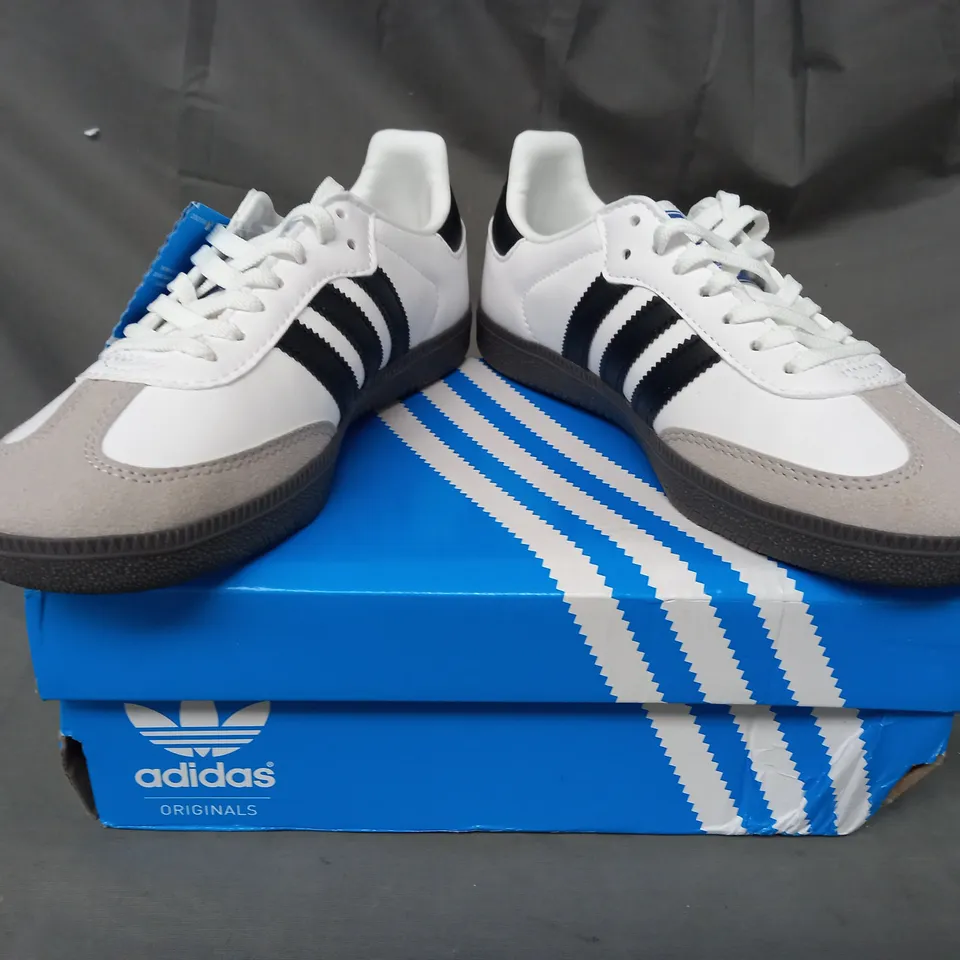 BOXED PAIR OF ADIDAS SAMBA VEGAN SHOES IN WHITE/BLACK UK SIZE 5