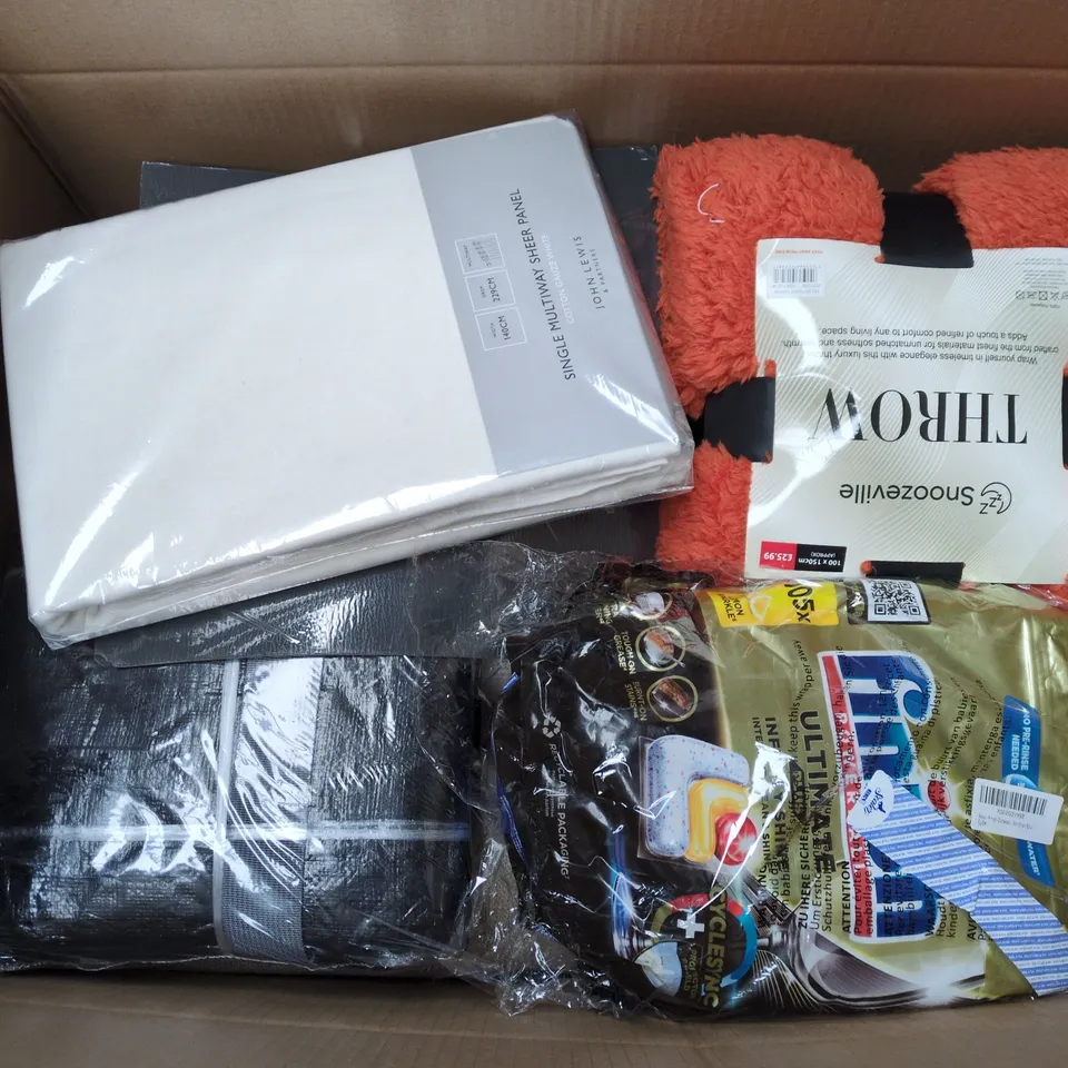 BOX OF APPROXIMATELY 15 ASSORTED HOUSEHOLD ITEMS TO INCLUDE BEDDING , DISHWASHER TABLETS , ETC