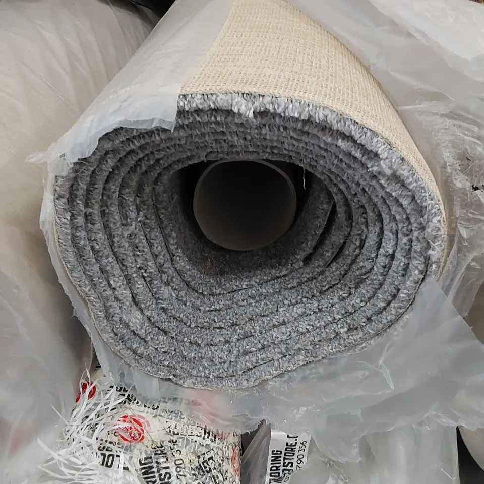 ROLL OF QUALITY CARPET - GREY // SIZE UNSPECIFIED 