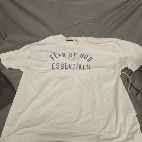FEAR OF GOD ESSENTIALS FRONT LOGO TEE – WHITE – SMALL