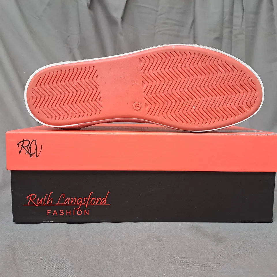 BOXED PAIR OF RUTH LANGSFORD WHITE LEOPARD LEATHER TRAINERS SIZE 6