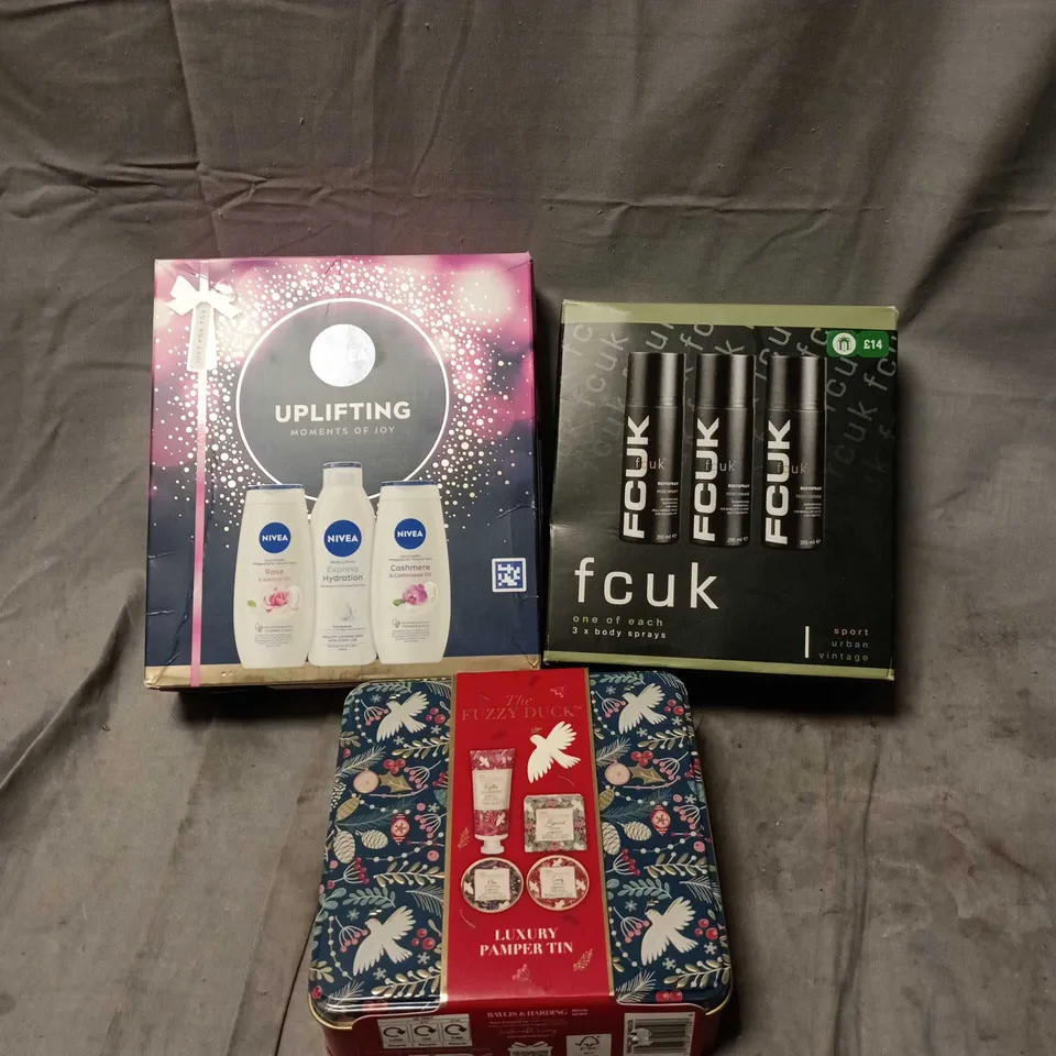 BOX OF APPROXIMATELY 20 ASSORTED COSMETIC SETS TO INCLUDE FCUK, NIVEA UPLIFTING, THE FUZZY DUCK ETC
